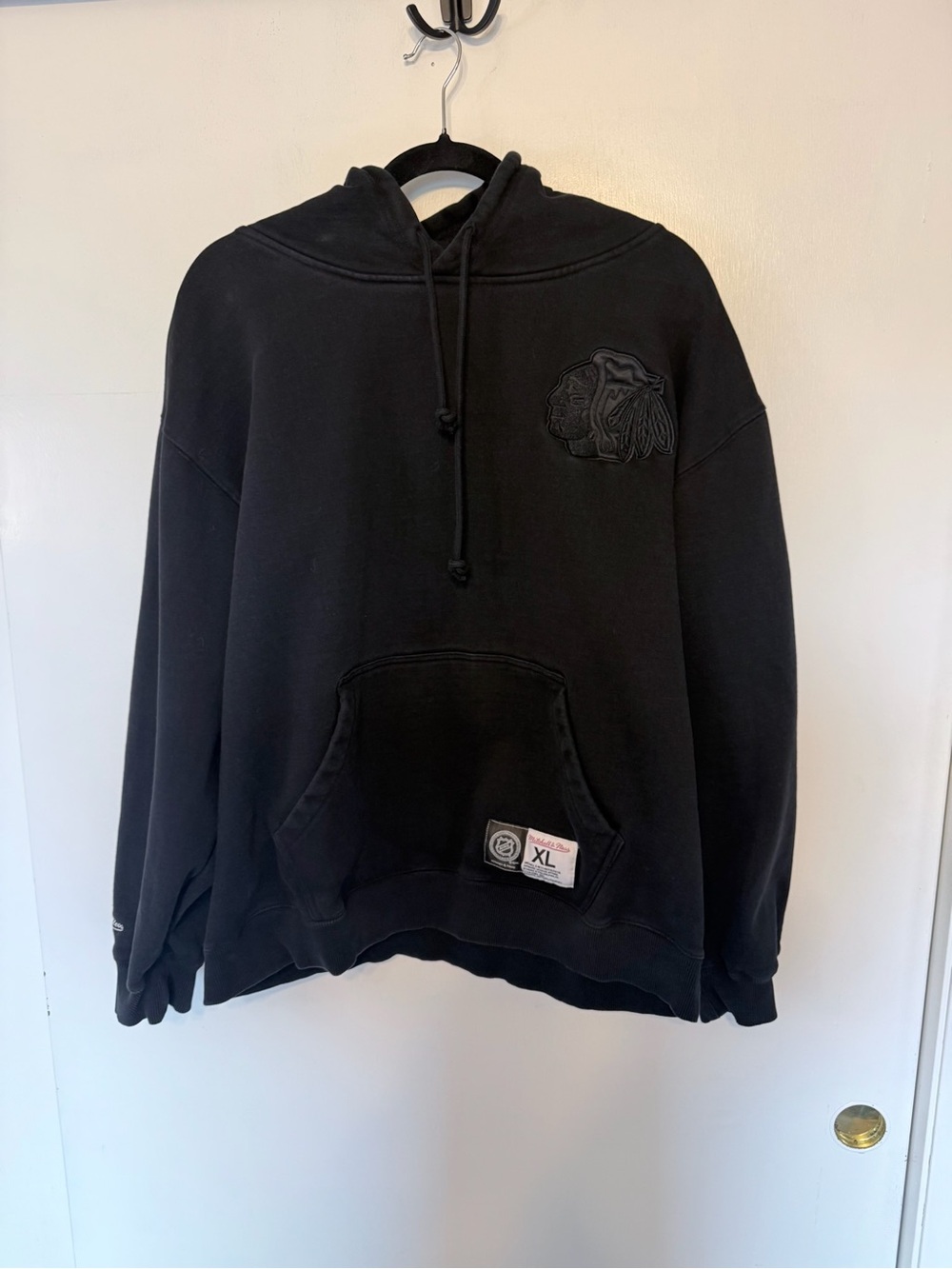 Mitchell & Ness Men's Black Hawks Hoodie - XL - Picture 1 of 12